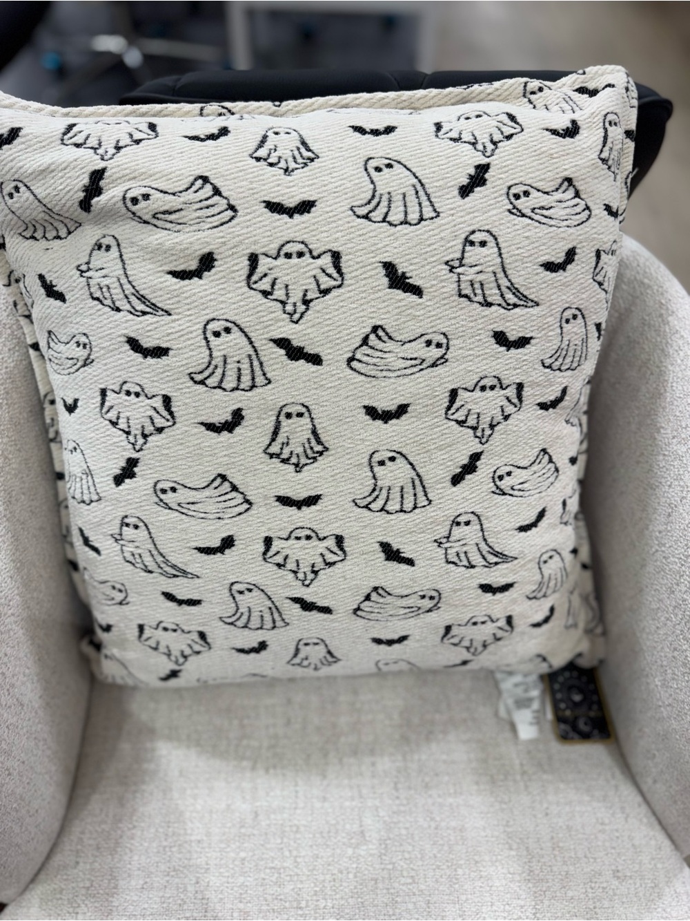 Magaschoni ghost One-Piece pillow - White and Black